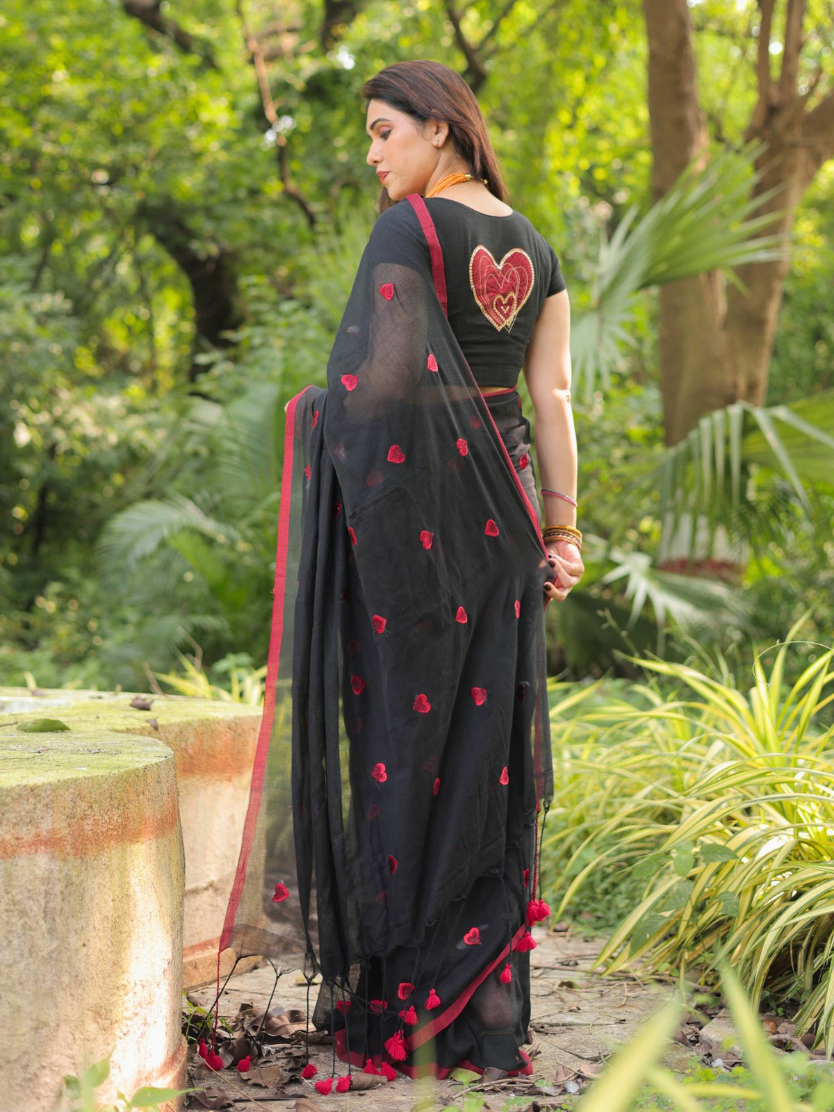 Dilbaru black embroidered saree with blouse