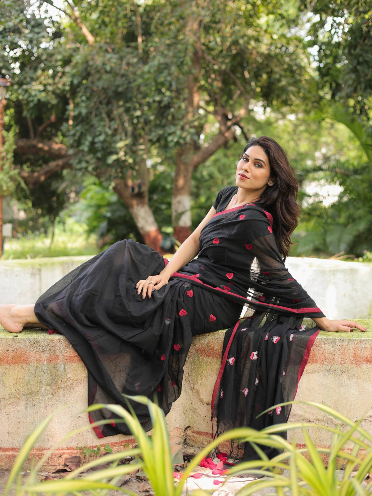 Dilbaru black embroidered saree with blouse